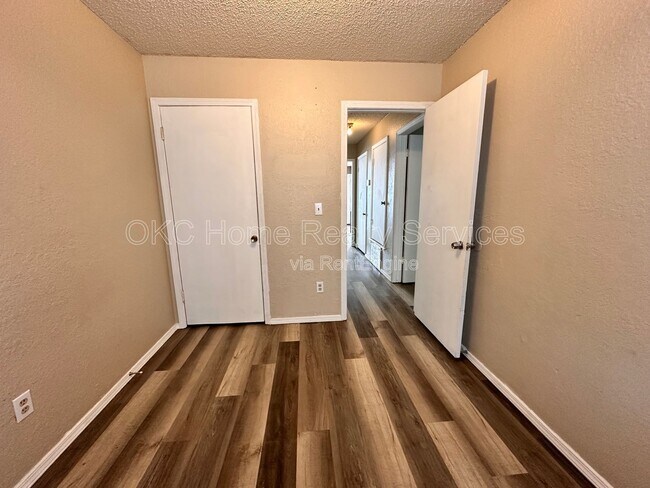 Building Photo - 109 SE 42nd St