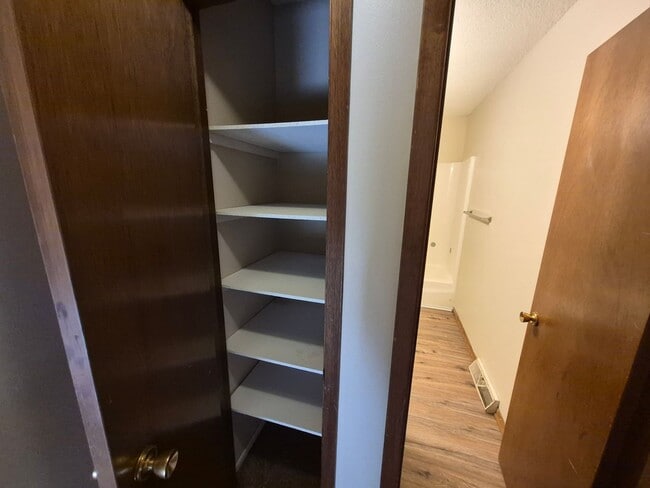 Building Photo - 1761-1763 E Lacona Avenue