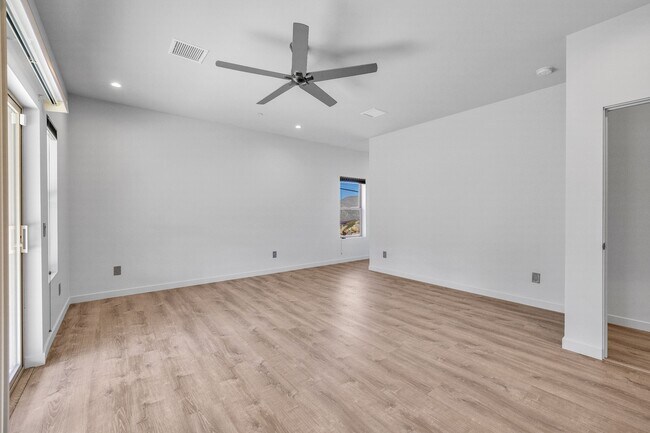 Building Photo - 7760 Arrowhead Dr
