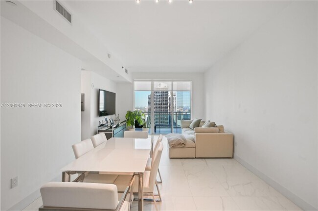 Building Photo - 950 Brickell Bay Dr