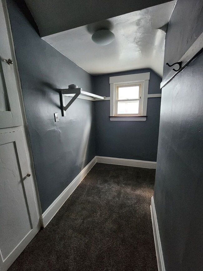 Building Photo - 2 Bedroom First Floor Apartment For Rent on E 122nd