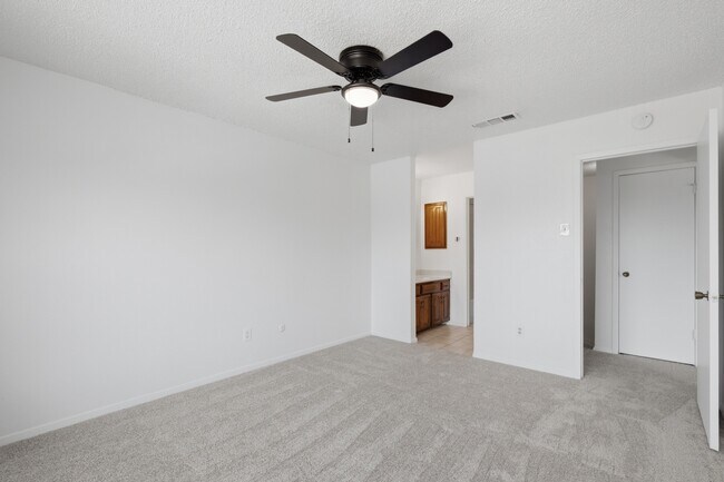 Building Photo - 14800 Enterprise Dr