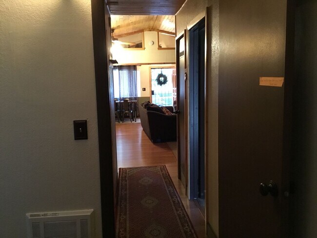 Building Photo - Big Bear Lake- 2 Bedroom 2 Bath Cabin