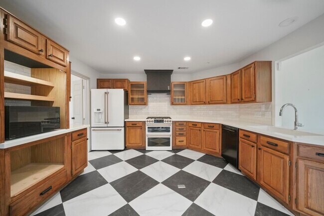 Building Photo - 31 Silver Canyon Pl