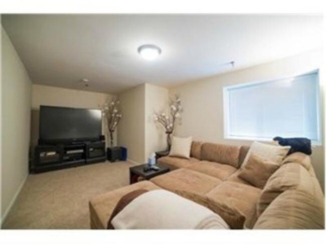 Building Photo - 15720 Manor Way