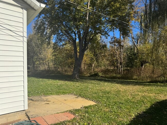 Building Photo - 26895 Bernice St