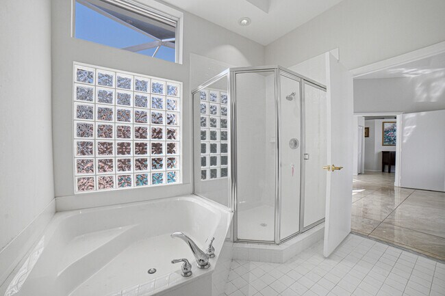 Building Photo - 10599 St Thomas Dr