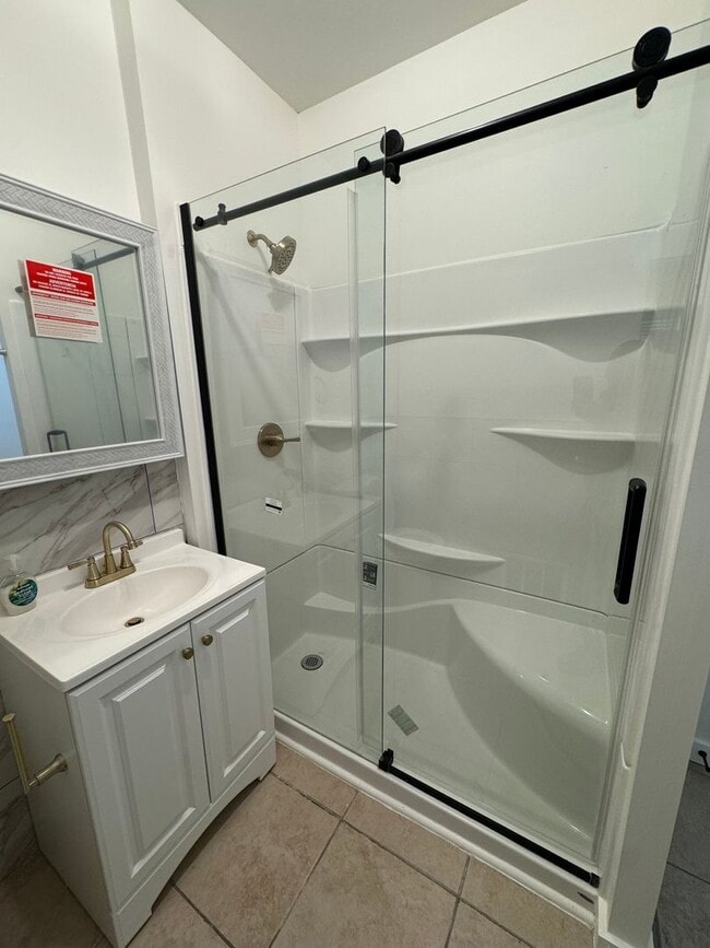 Building Photo - Discover Your Dream Home in Historic Brewers Hill!