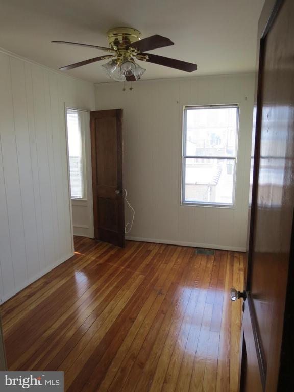 Building Photo - 240 Pensdale St