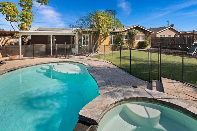 Building Photo - Beautiful, remodeled house with a pool & o...