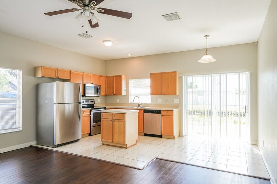 Building Photo - 7041 Opal Dr