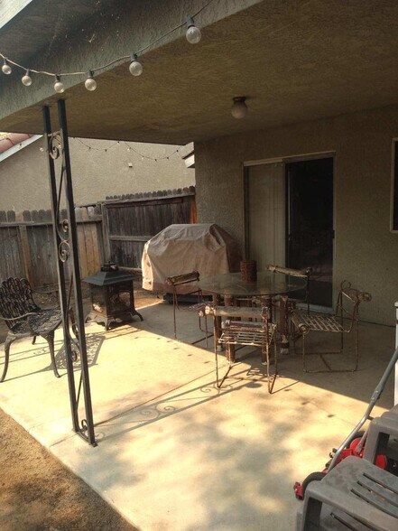 Building Photo - 1599 E Solar Ave