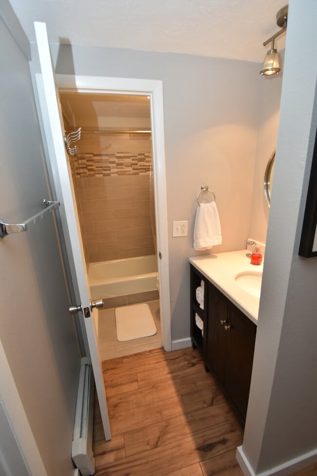 Building Photo - 833 Straight Creek Dr