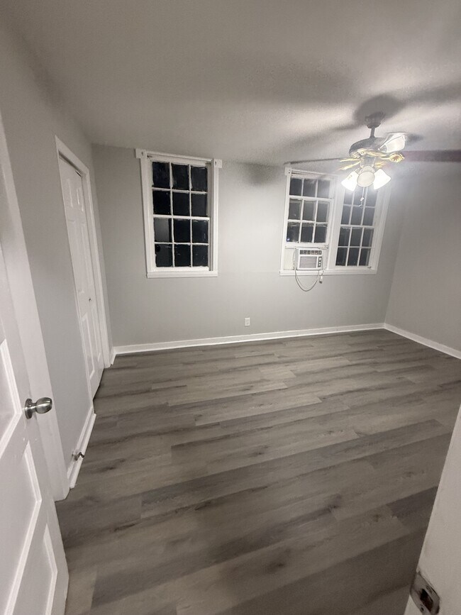 Building Photo - 524 Carmen Pl