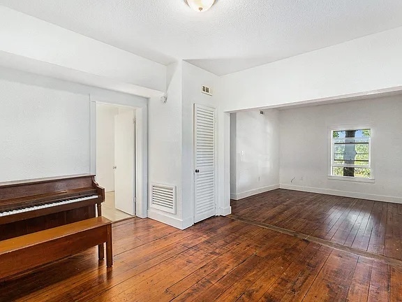 Building Photo - 703 W Dowland St