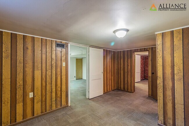 Building Photo - 1016 Bertrand St