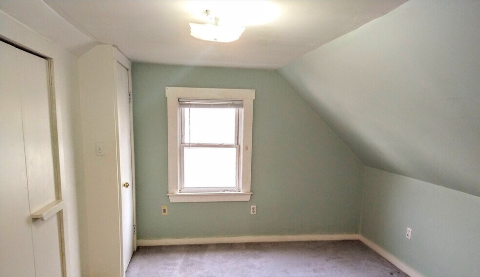 Building Photo - 176 Poplar St