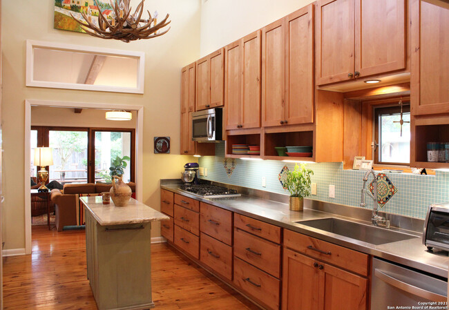 Building Photo - 539 Woodcrest Dr