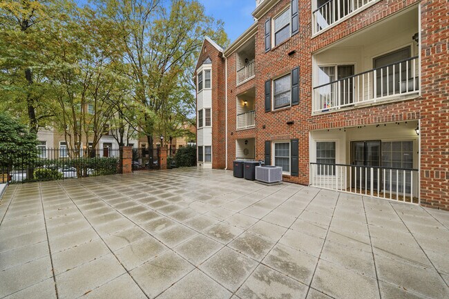 Building Photo - 300 Yarmouth St