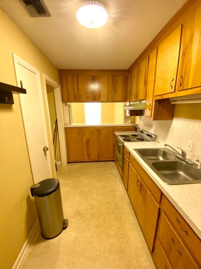 Building Photo - 106 Strode Cir