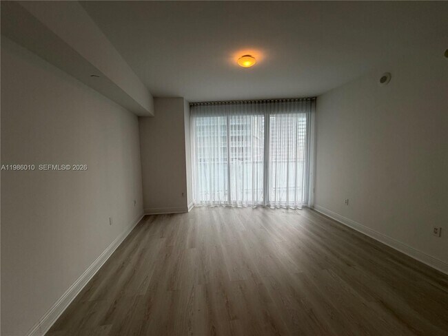 Building Photo - 475 Brickell Ave