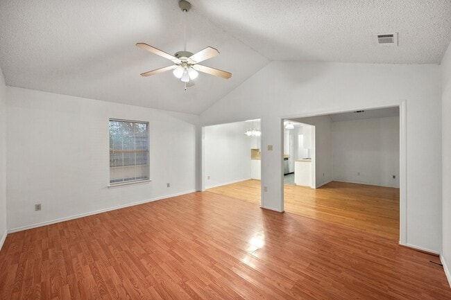 Building Photo - 6436 Ridglea Dr