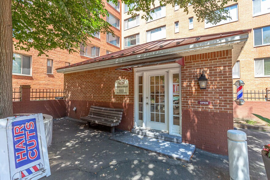 Building Photo - 1121 Arlington Blvd