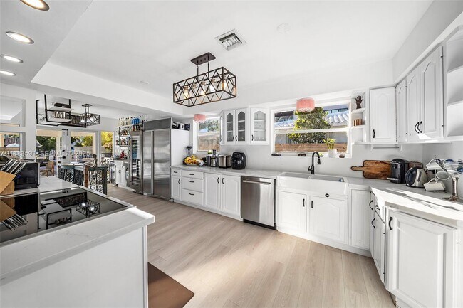 Building Photo - 840 S Shore Dr