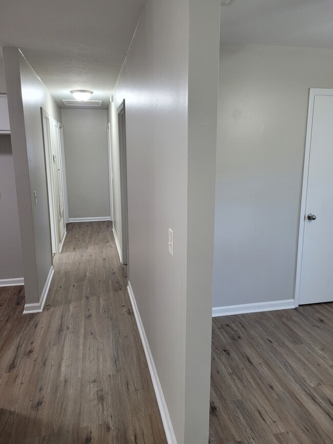 Building Photo - 1711 Floyd Rd