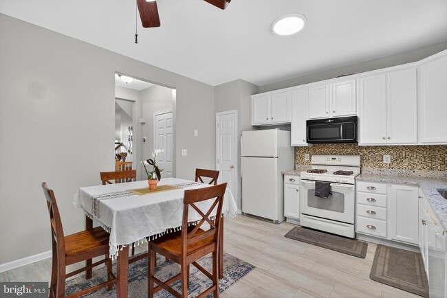 Building Photo - 25065 Riding Center Dr