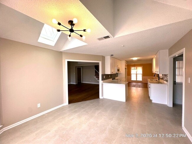 Building Photo - Germantown/ Gorgeous 5 Bedroom Home Newly Renovated