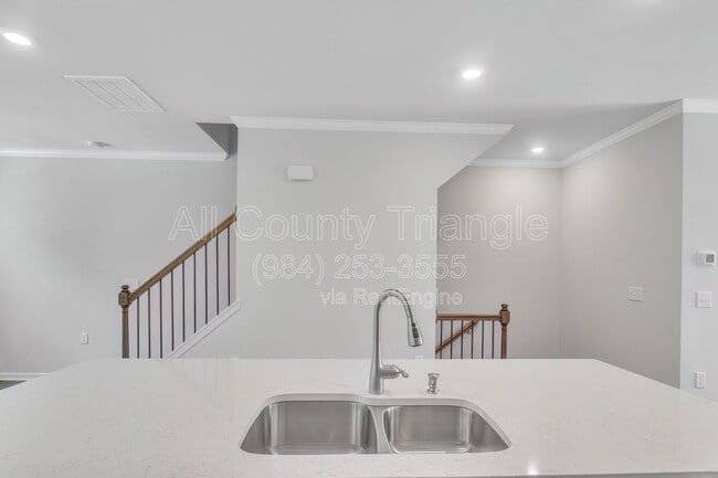 Building Photo - 1715 Chirping Trl