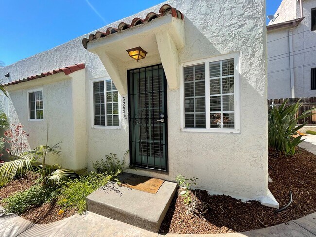 Building Photo - Charming North Park Cottage