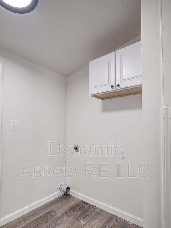 Building Photo - 403 N Walnut St