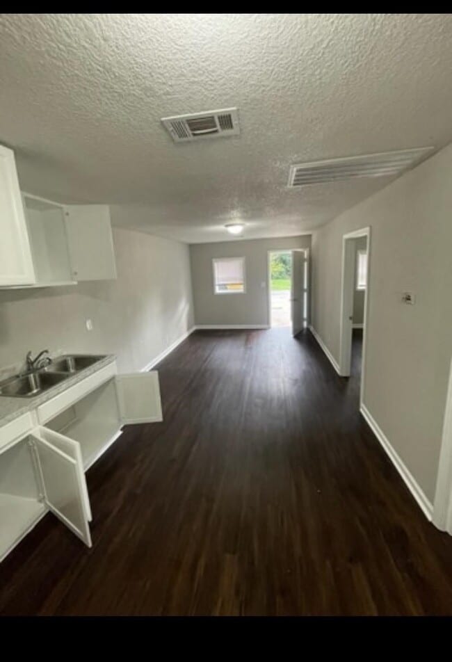 Building Photo - 1624 Stewart St