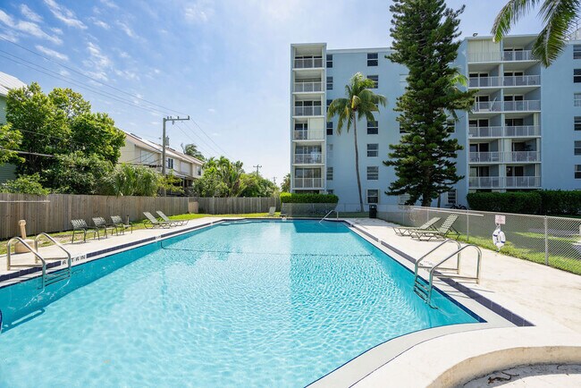 Community pool - 3312 Northside Dr