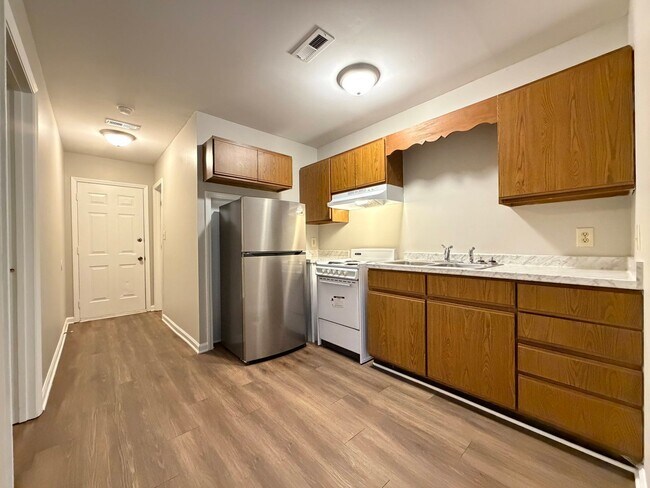 Building Photo - 221 Quintas Ave