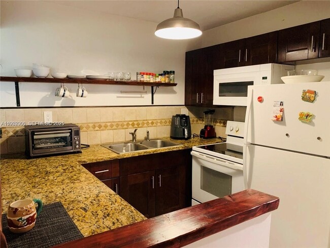 Building Photo - 5855 Washington St