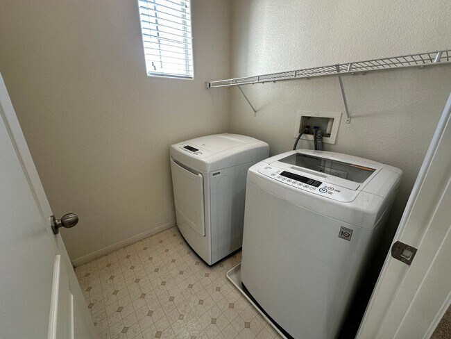 Building Photo - SKY RIDGE