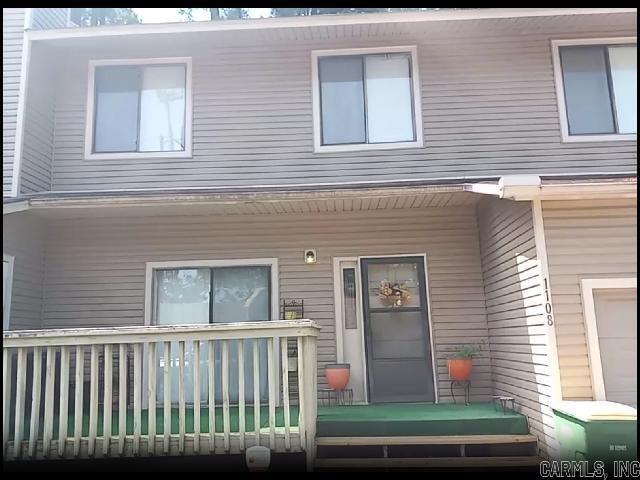 Primary Photo - 1108 N Oaks Ln