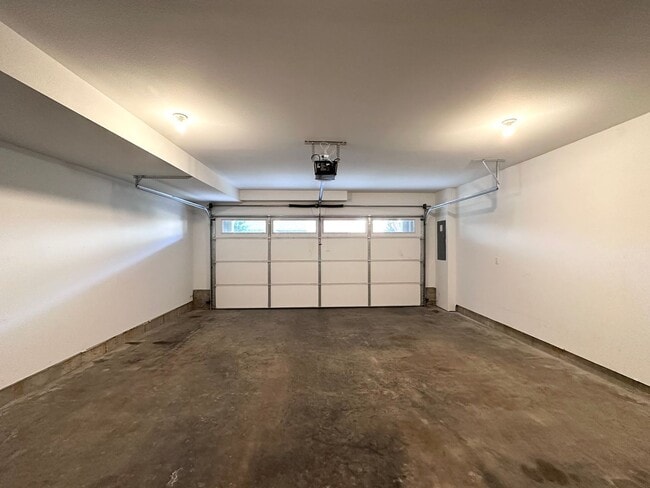 Building Photo - LUXURY TOWNHOUSE; 2 CAR GARAGE, BONUS ROOM...