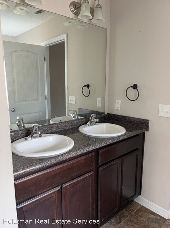 Building Photo - 4 br, 2.5 bath House - 1511 Bayberry Drive