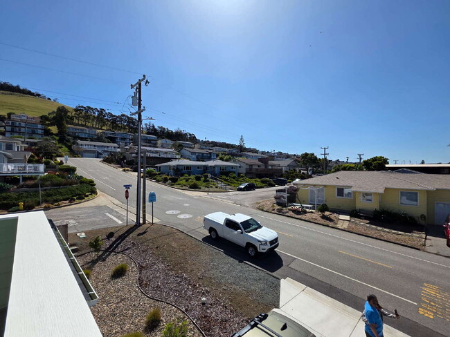 Building Photo - AVAILABLE NOW - 1 Bed, 1 Bath Morro Bay Apartment with Ocean View
