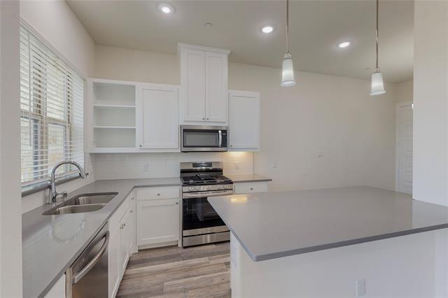 Building Photo - 16124 Doe Lk Dr