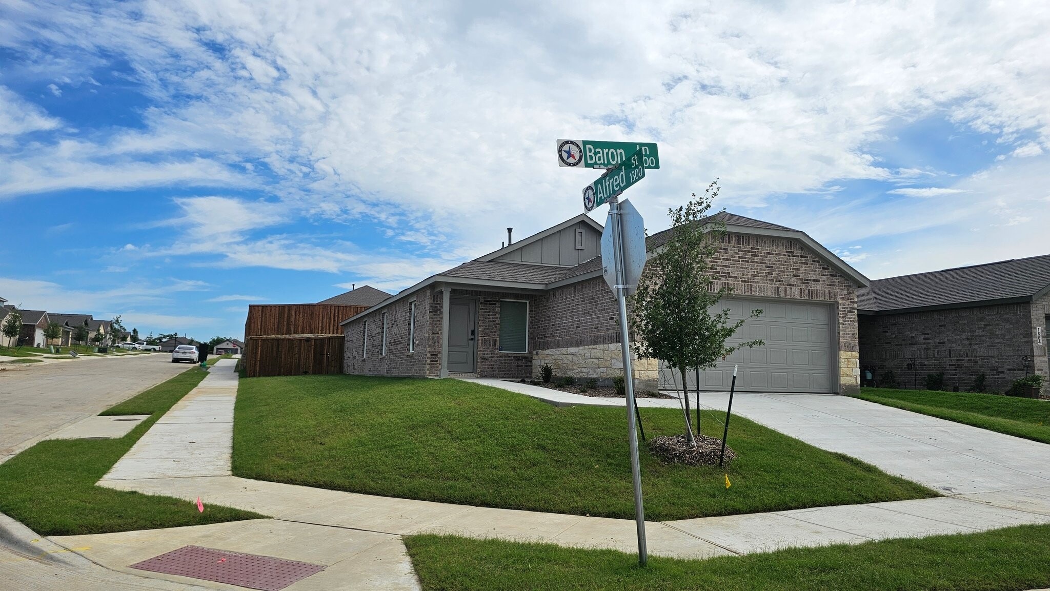 Building Photo - 1600 Baron Ln