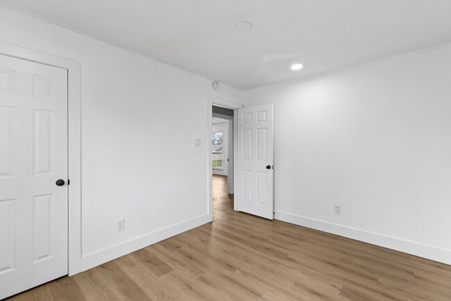 Building Photo - 12223 Kingslake Forest Dr