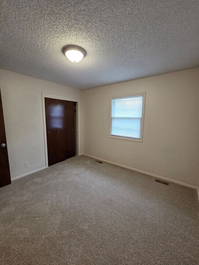 Building Photo - 3009 S Gordon Ave