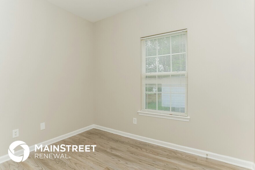 Building Photo - 2019 Reynolds Dr SW