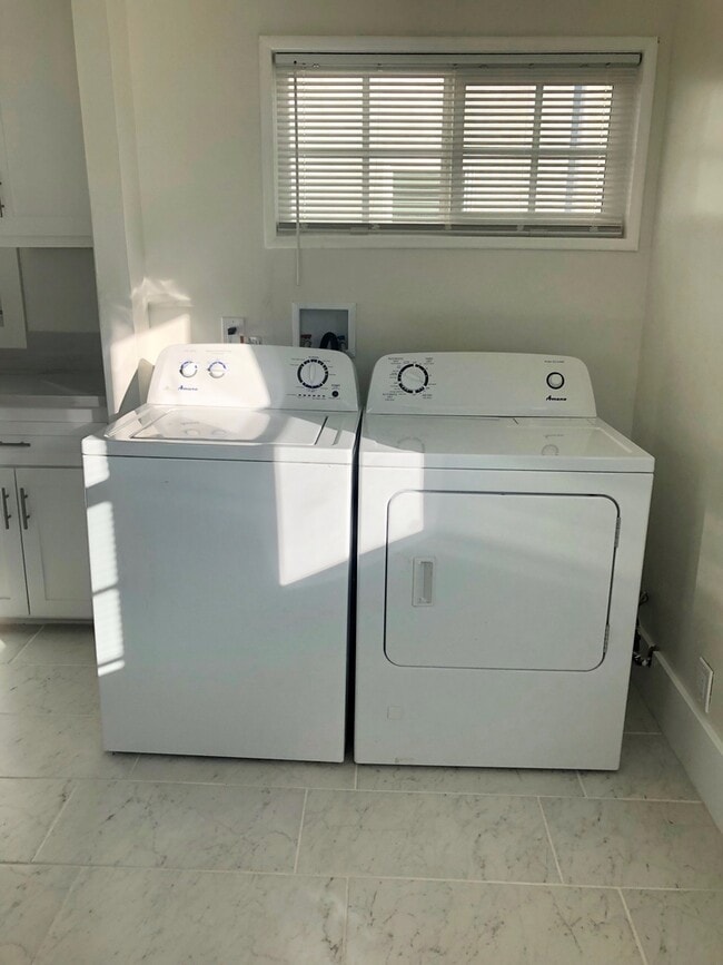 Building Photo - Gorgeous Completely Remodeled California Beach Bungalow w/Laundry+Backyard+Storage Near Beach