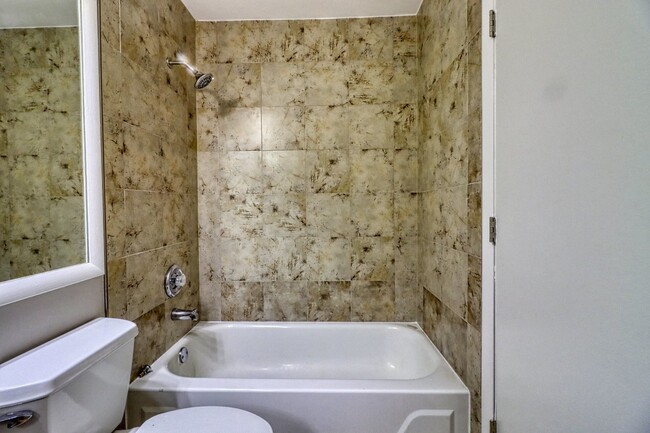 Building Photo - 364 Grissom Ct